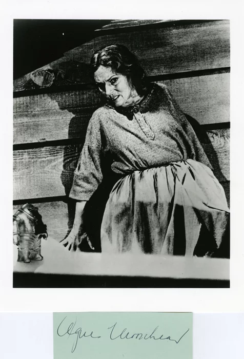 Agnes Moorehead autograph