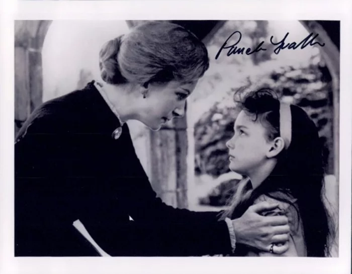 Pamela Franklin autograph