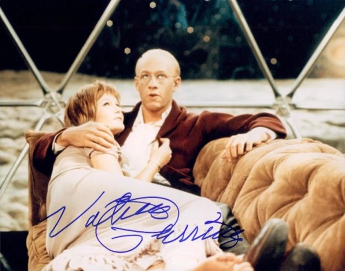 Valerie Perrine autograph