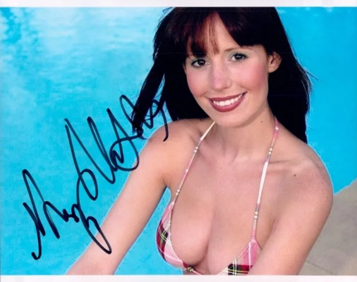 Amy Nuttall autograph