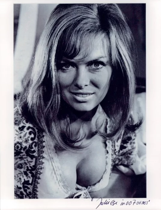 Julie Ege autograph