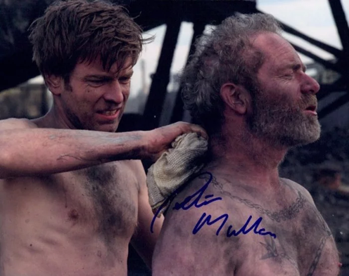 Peter Mullan autograph