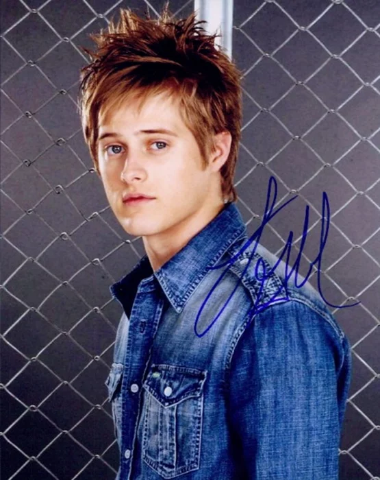 Lucas Grabeel autograph