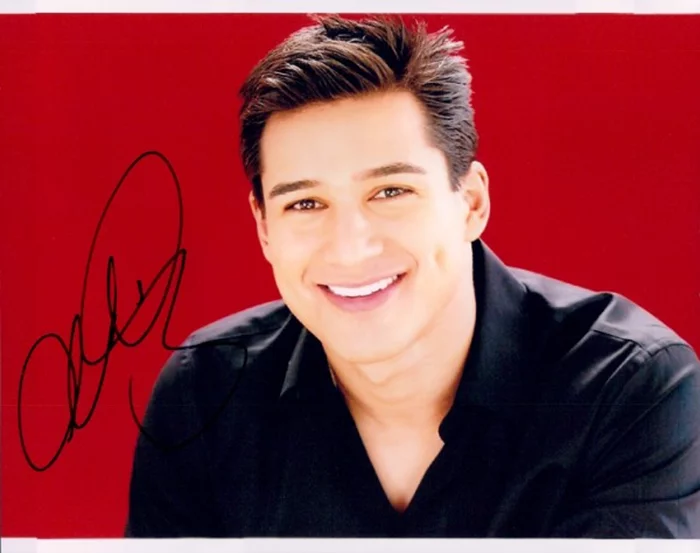 Mario Lopez autograph