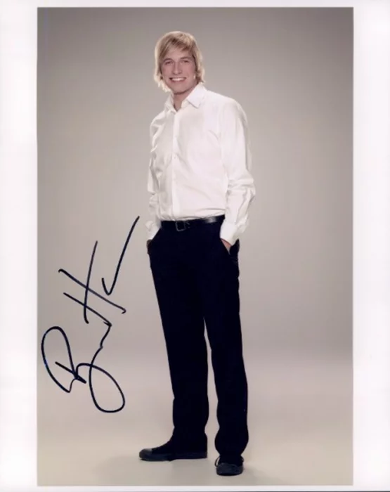 Ryan Hansen autograph