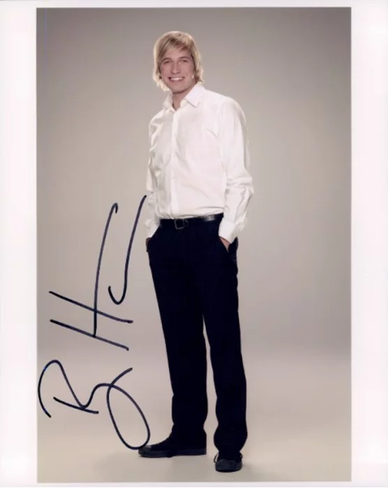 Ryan Hansen autograph