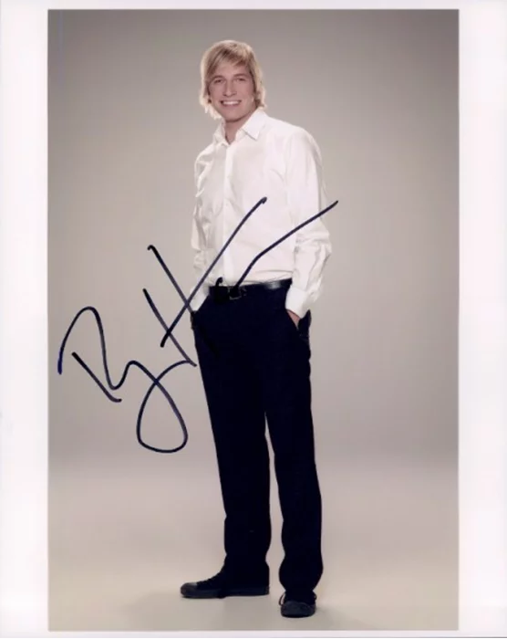 Ryan Hansen autograph