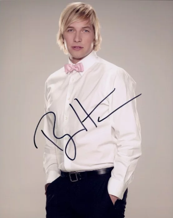 Ryan Hansen autograph