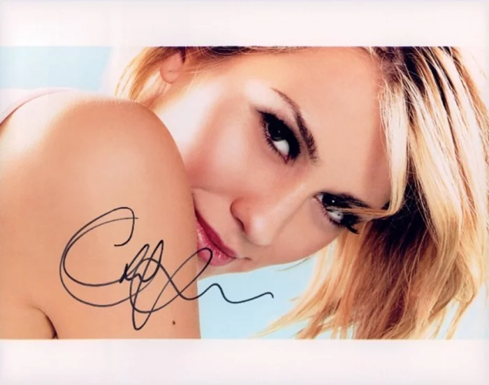 Chelsea Staub autograph