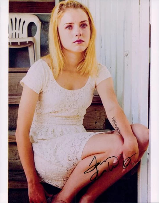 Laura Wiggins autograph