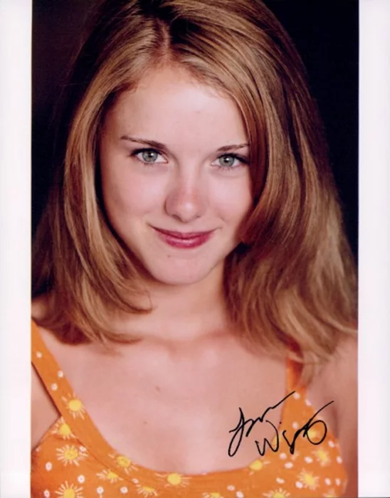 Laura Wiggins autograph