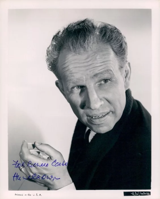Hume Cronyn autograph