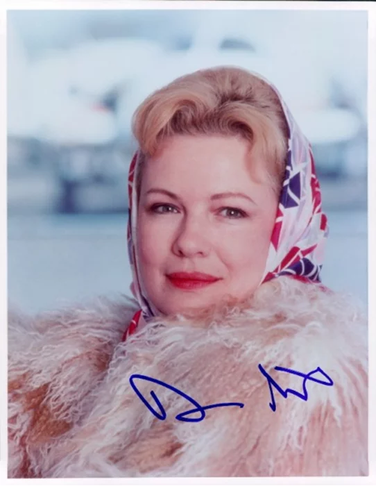 Dianne Wiest autograph