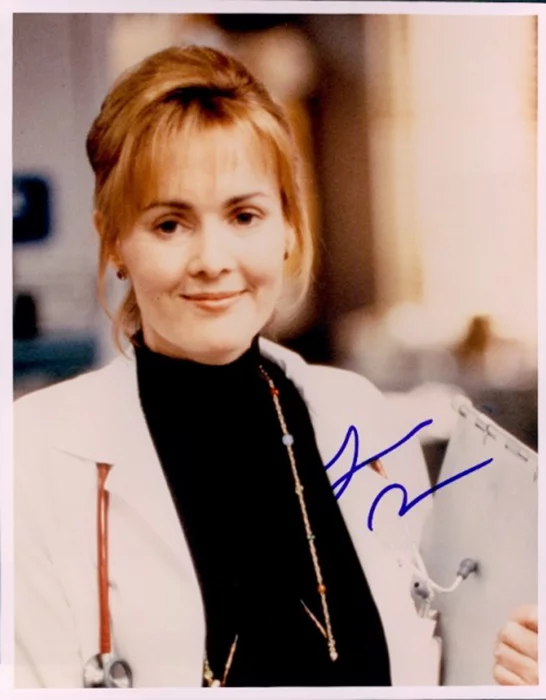 Laura Innes autograph