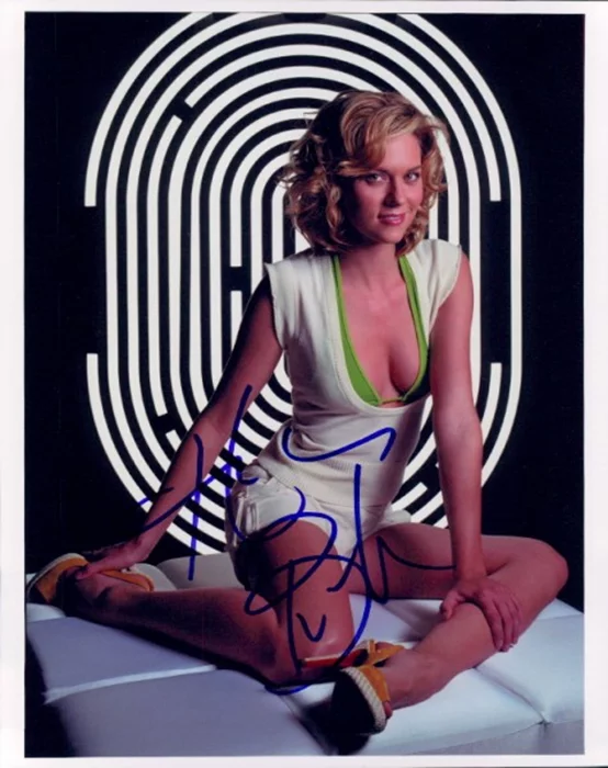 Hilarie Burton autograph