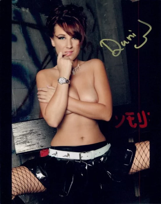 Dani Woodward autograph