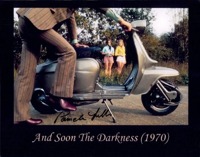 Pamela Franklin autograph
