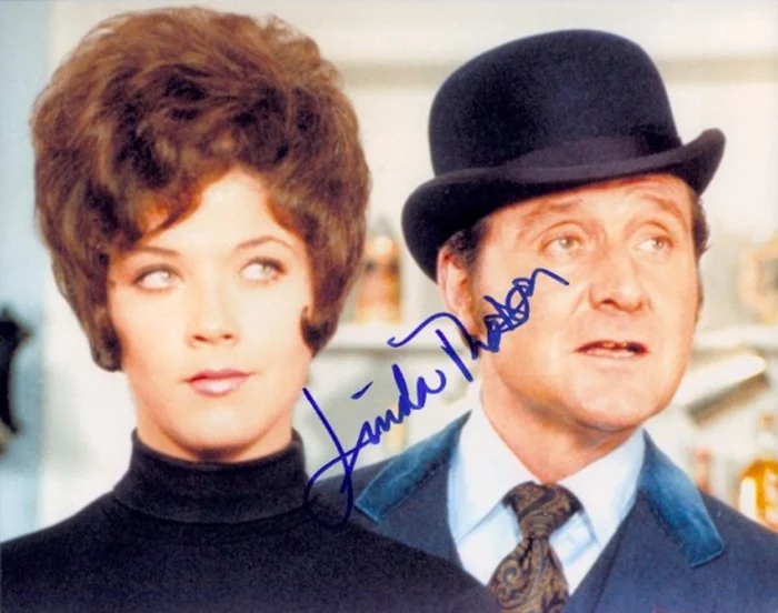 Linda Thorson autograph