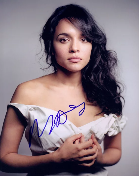 Norah Jones autograph