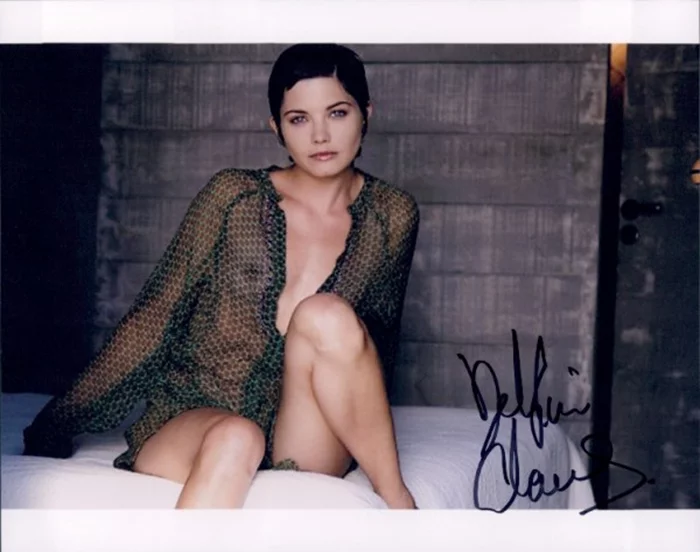 Delphine Chaneac autograph
