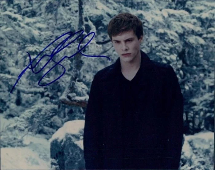 Xavier Samuel autograph