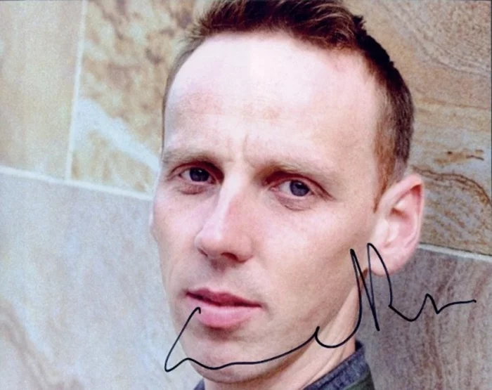 Ewen Bremner autograph
