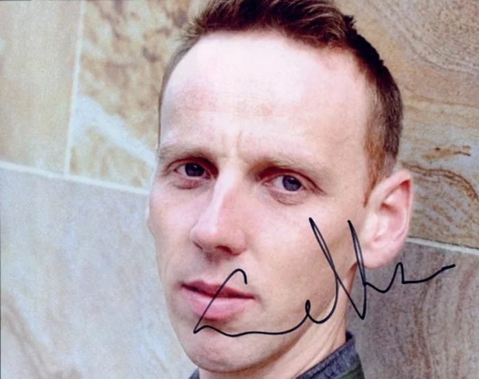 Ewen Bremner autograph