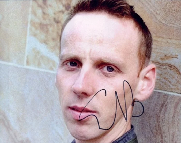 Ewen Bremner autograph