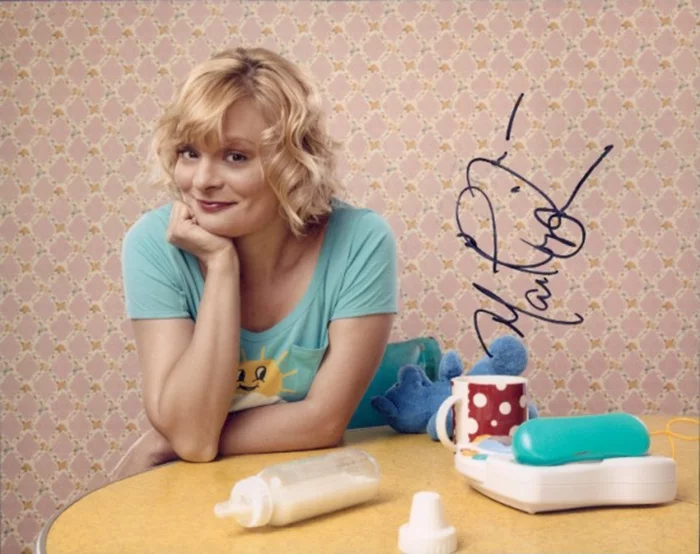Martha Plimpton autograph