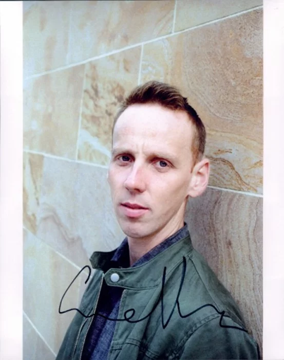 Ewen Bremner autograph
