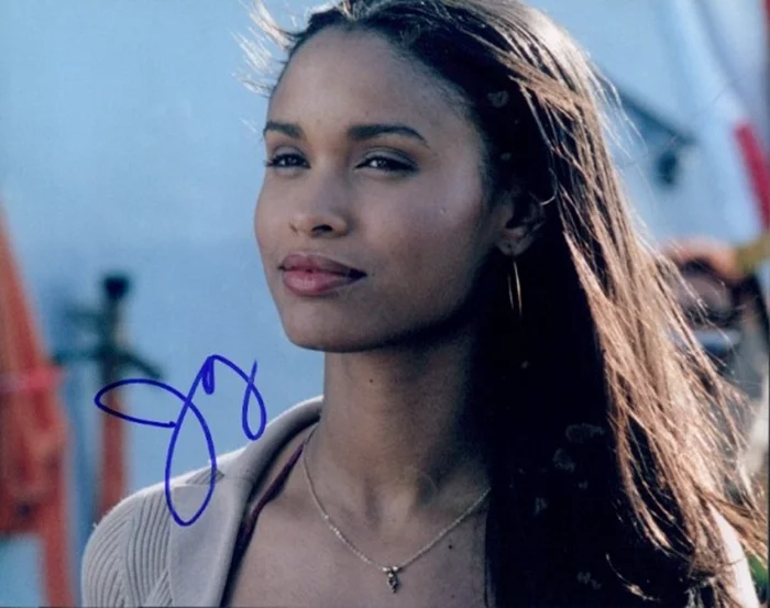 Joy Bryant autograph