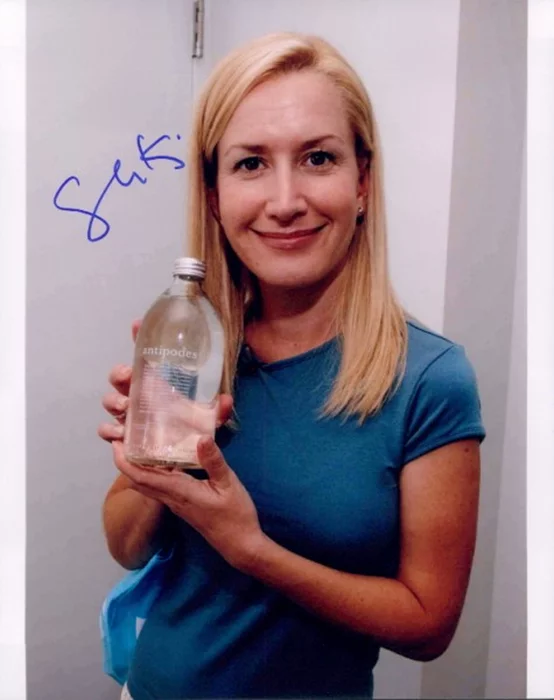 Angela Kinsey autograph