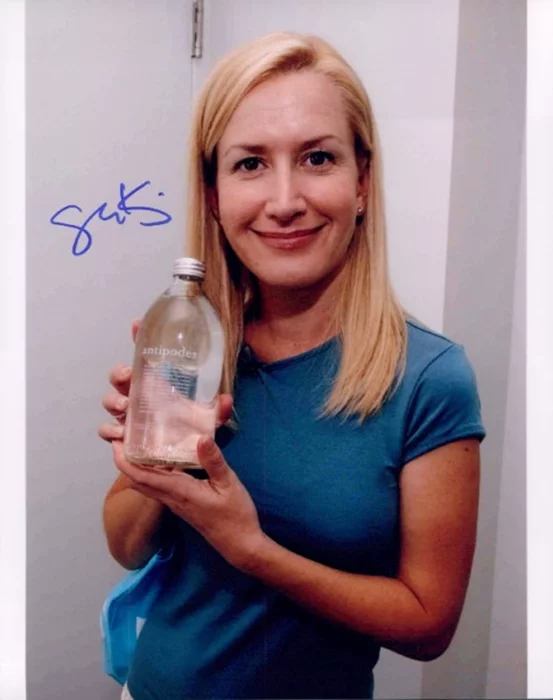Angela Kinsey autograph