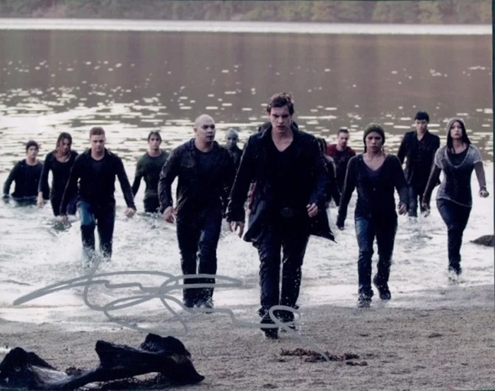 Xavier Samuel autograph
