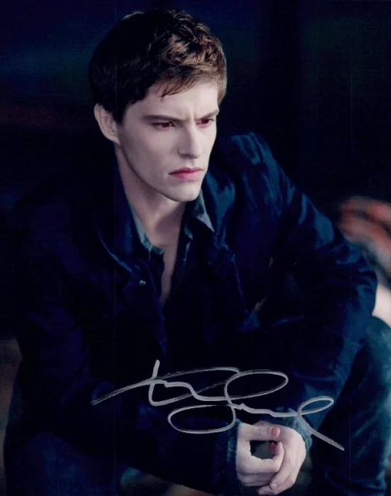 Xavier Samuel autograph