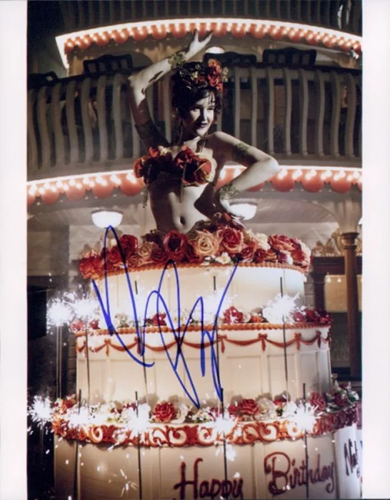 Paz de la Huerta autograph
