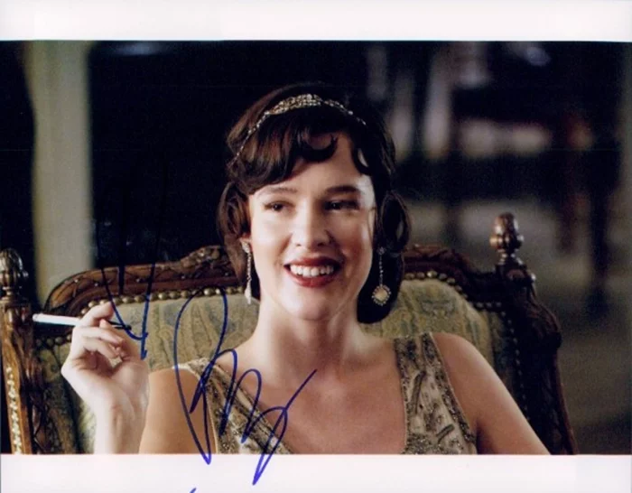 Paz de la Huerta autograph