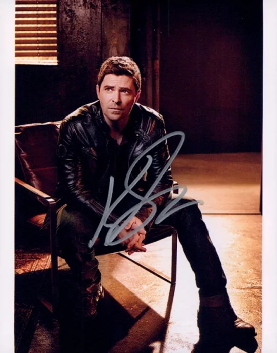 Kavan Smith autograph