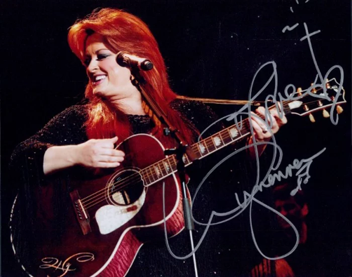Wynonna Judd autograph