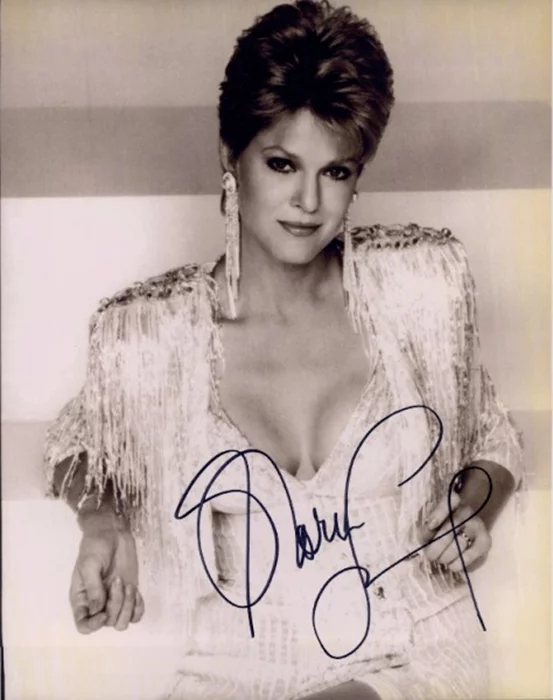 Gloria Loring autograph
