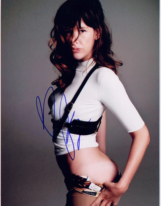 Paz de la Huerta autograph
