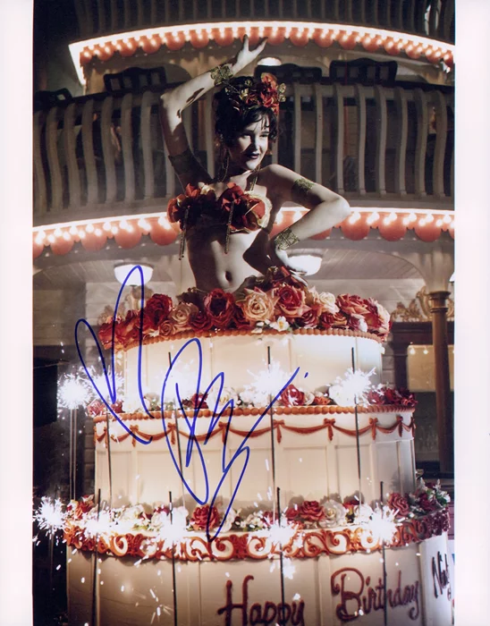 Paz de la Huerta autograph