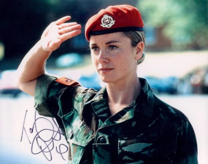 Tamzin Outhwaite autograph