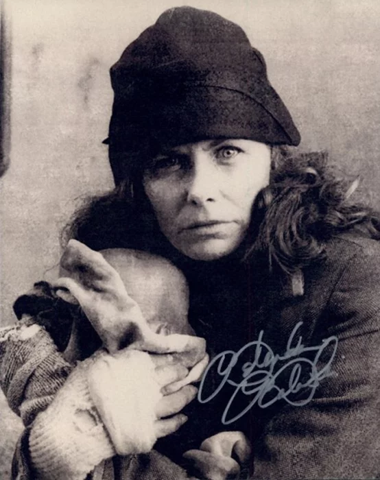 Belinda Balaski autograph
