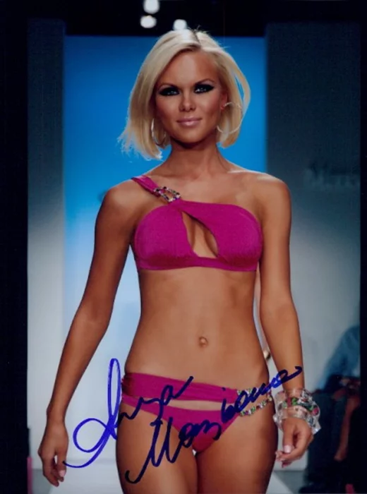 Anya Monzikova autograph