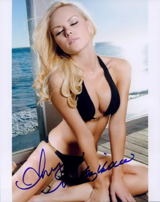Anya Monzikova autograph