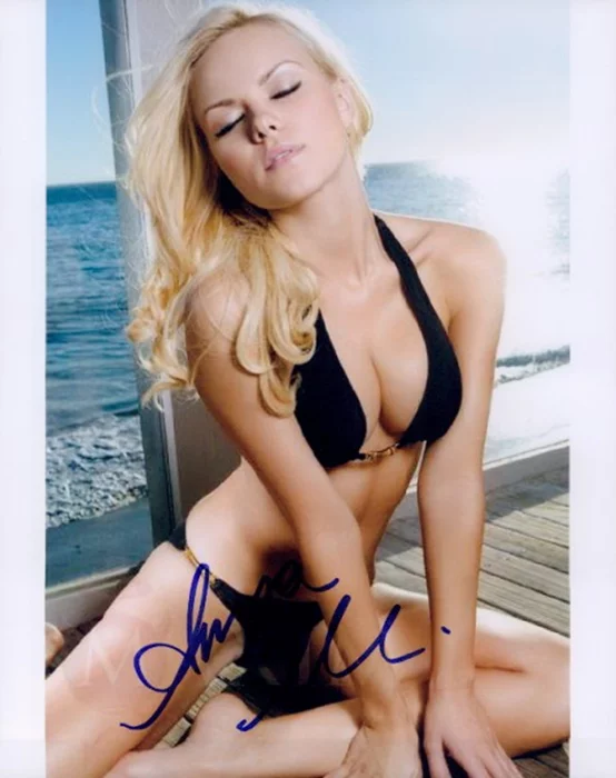 Anya Monzikova autograph
