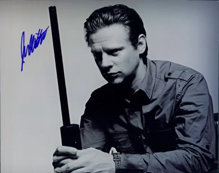 Jacob Pitts autograph