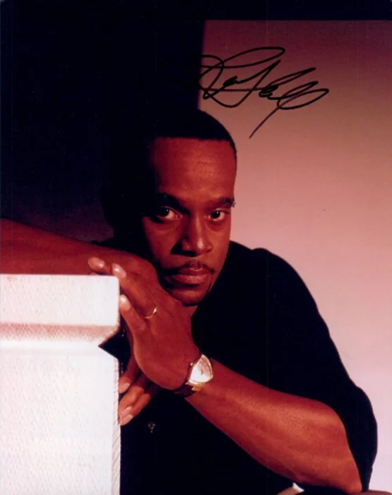 Rocky Carroll autograph