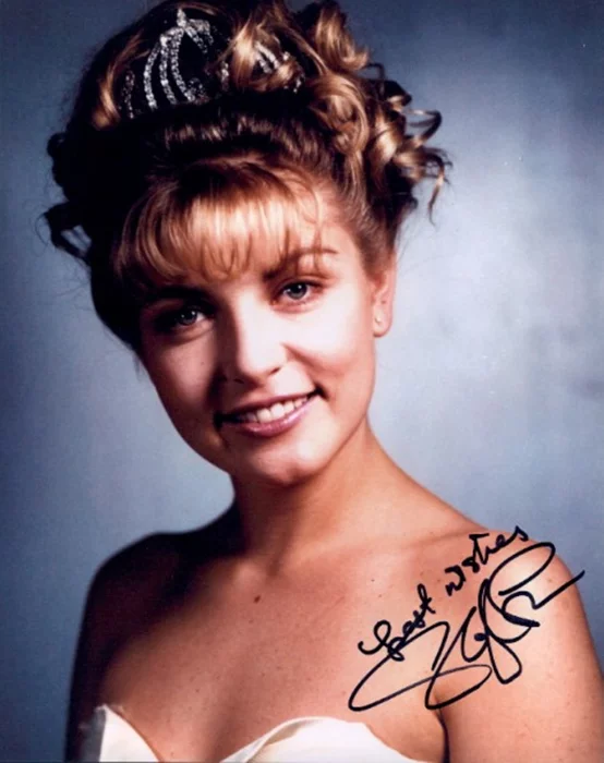 Sheryl Lee autograph